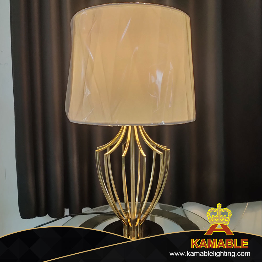 Shiny Gold Plated Wonderful Fabric Table Lamp in Villa (KIB-12T)