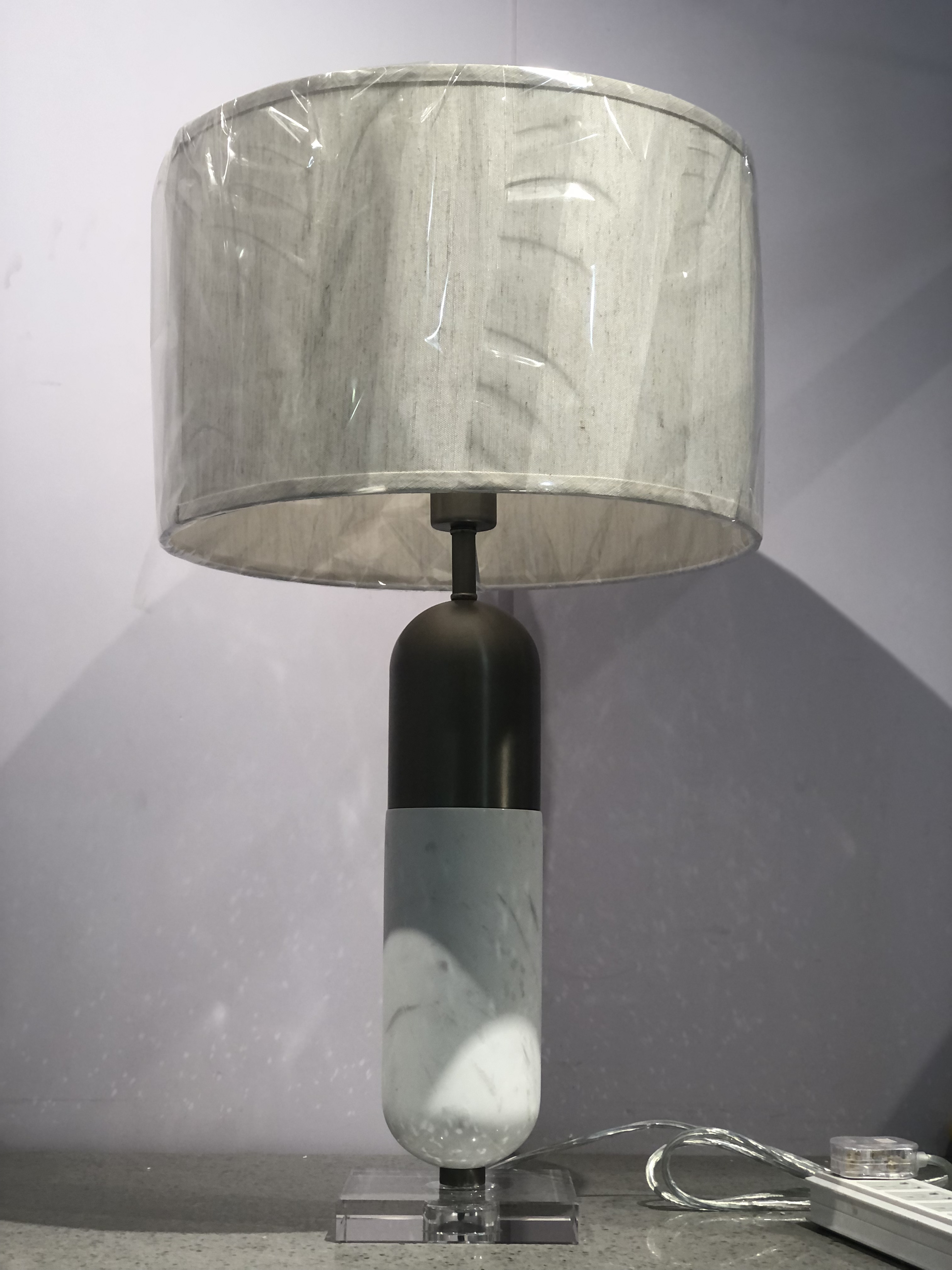 Comtemparary Amazing Mable Metal Fabric Table Lamp in Bedroom (KIZ-84T)